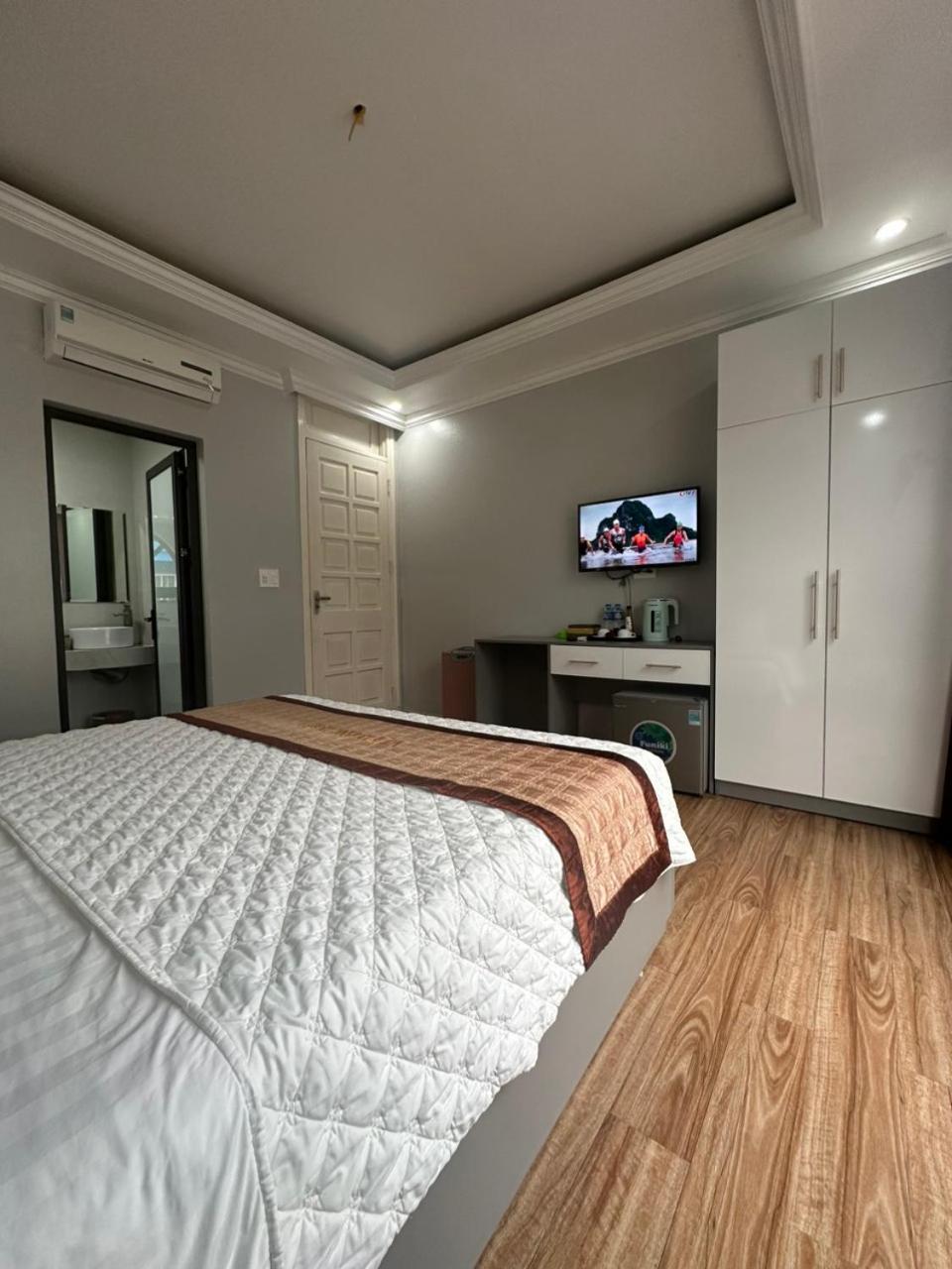 Viet Hoang Hotel Ha Long Exterior foto